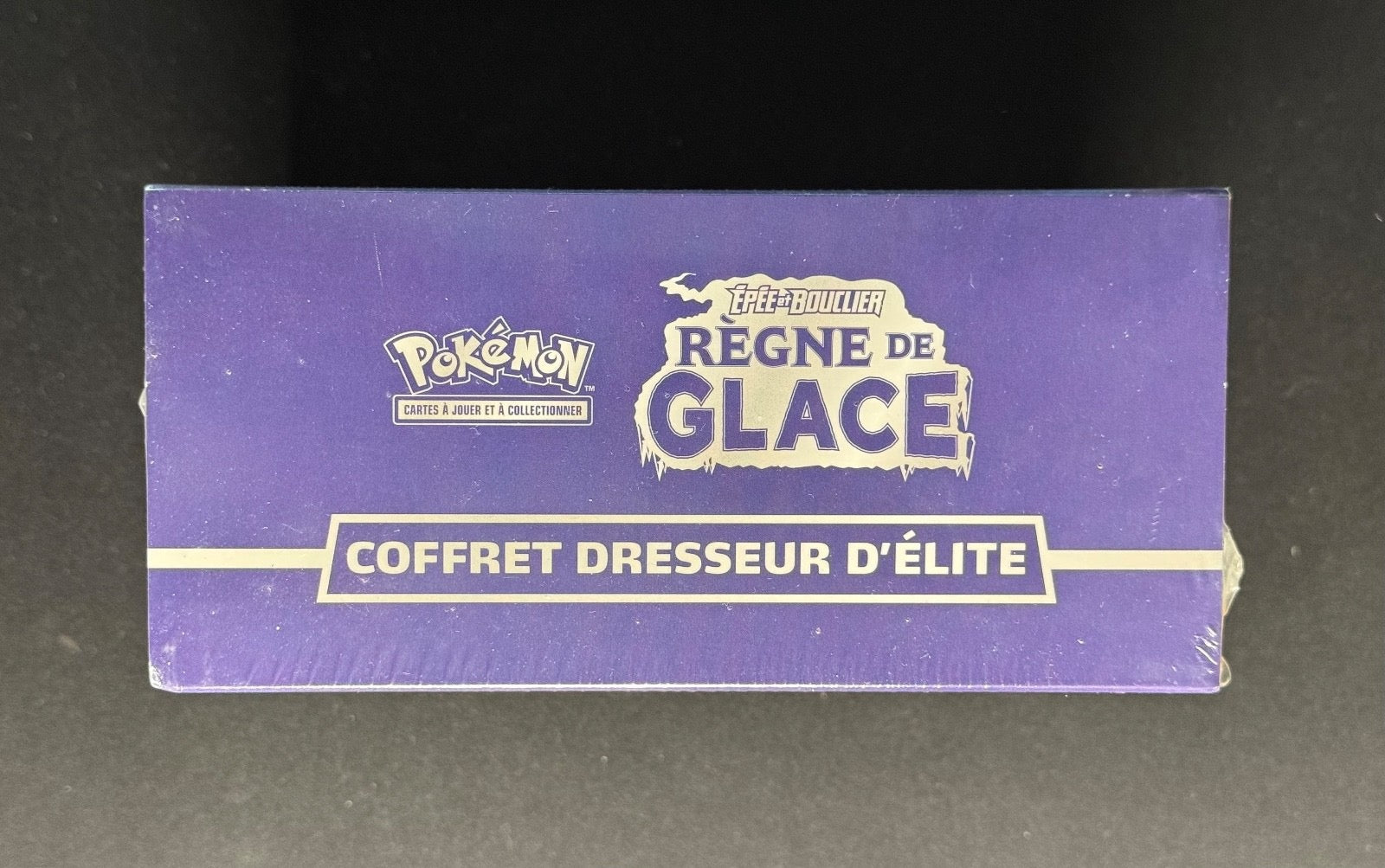 Coffret Dresseur d'Élite (ETB) – Épée et Bouclier : Règne de Glace (EB06)
